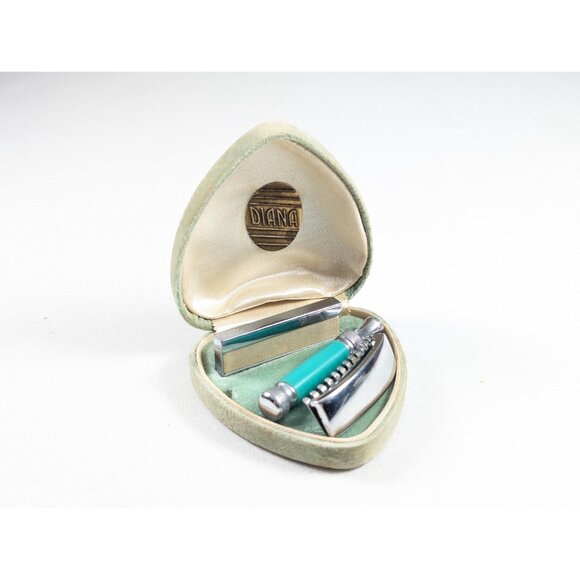 Vintage Diana travel razor in blue green heart shaped box, Robin eggs blue - Picture 3 of 9